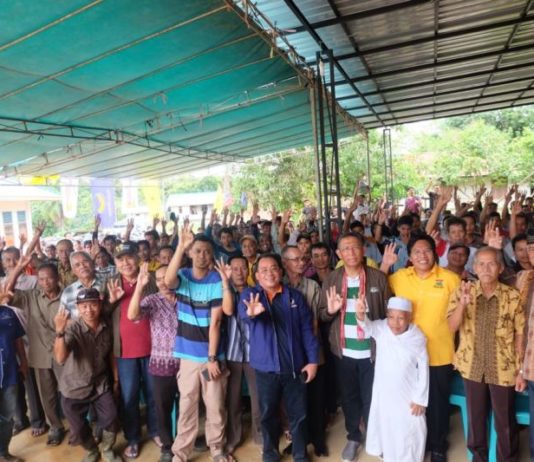 Telusuri Ratusan KIlometer Jalan Rusak, Sutarmidji Penuhi Silaturahim dengan Masyarakat Merangkai Calon Gubernur Kalbar nomor urut tiga Sutarmidji (Kang Enchus for Equator)