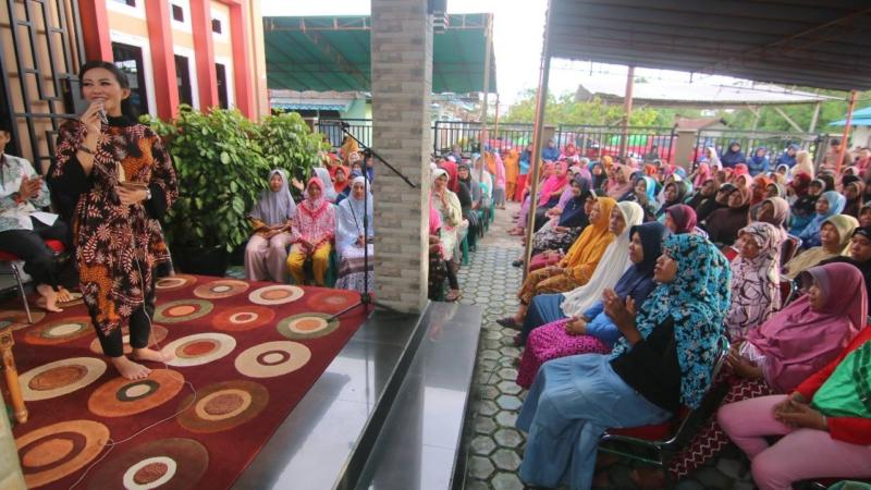 Calon Gubernur Kalimantan Barat nomor urut 2, dr. Karolin Margret Natasa