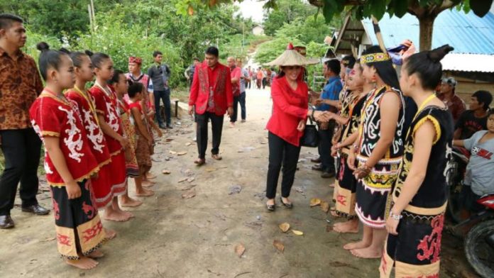 Calon Gubernur Kalimantan Barat nomor urut 2, dr. Karolin Margret Natasa