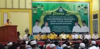 Tak Miliki Strategi Khusus, Ria Norsan Hanya Mengajak Masyarakat untuk Bersatu SAMBUTAN. Ketua DPD Partai Golkar Kalbar, Ria Norsan tengah memberikan sambutan dalam acara buka puasa bersama di Gedung Zamrud, Jalan Ahmad Yani, Pontianak Tenggara, Senin (4/6)—Ocsya Ade CP/RK