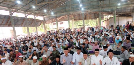Sutarmidji: Mari Tolak Segala Bentuk Intimidasi Masyarakat Mempawah menyambut meriah kehadiran Calon Gubernur Kalimantan Barat nomor 3, Sutarmidji pada acara silaturahim dan buka puasa bersama dengan para tokoh Madura se-Kabupaten Mempawah, Minggu (3/6).