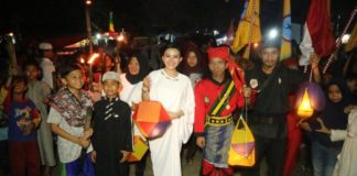 Lepas Pawai Keriang Bandong, Karolin Komitmen Lestarikan Seni Budaya Calon Gubernur Kalbar nomor urut 2, Karolin Margret Natasa