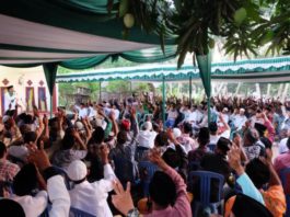 Calon Gubernur Kalbar nomor urut tiga Sutarmidji hadir dalam Silahturahim dan buka puasa bersama Ratusan warga Mempawah Timur, Kabupaten Mempawah . (Kang Enchus for Equator)