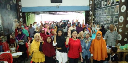 Warga Pontianak Keluhkan Biaya Pendidikan, Karolin: Ini Prioritas Kami Calon Gubernur Kalbar nomor urut 2, Karolin Margret Natasa