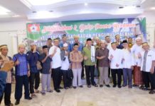 Masyarakat Bugis Siap Menangkan Midji-Norsan Calon Gubernur Kalbar nomor urut tiga Sutarmidji menghadiri silaturahim dan buka puasa bersama dengan keluarga besar Kerukunan Keluarga Sulawesi Selatan (KKSS) Kabupaten Kuburaya (Kang Enchus for Equator).
