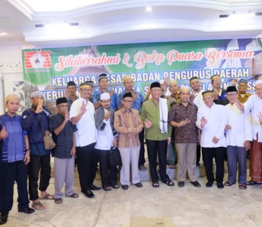 Masyarakat Bugis Siap Menangkan Midji-Norsan Calon Gubernur Kalbar nomor urut tiga Sutarmidji menghadiri silaturahim dan buka puasa bersama dengan keluarga besar Kerukunan Keluarga Sulawesi Selatan (KKSS) Kabupaten Kuburaya (Kang Enchus for Equator).