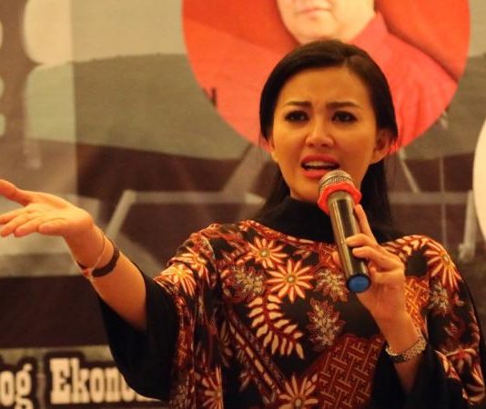 Karolin Ajak WKRI Kalbar Ambil Bagian dalam Pembangunan Karolin Margret Natasa