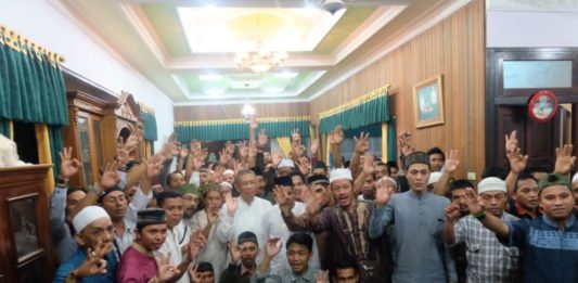 Kepada Relawan, Sutarmidji: Kemenangan Sudah di Depan Mata, Tetap Santun Cagub Kalbar Sutarmidji bersilaturahim dan berbuka puasa bersama Relawan Midji Norsan (Kang Enchus for Equator).