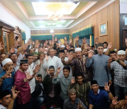 Kepada Relawan, Sutarmidji: Kemenangan Sudah di Depan Mata, Tetap Santun Cagub Kalbar Sutarmidji bersilaturahim dan berbuka puasa bersama Relawan Midji Norsan (Kang Enchus for Equator).
