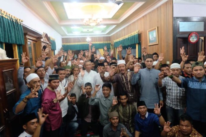 Cagub Kalbar Sutarmidji bersilaturahim dan berbuka puasa bersama Relawan Midji Norsan (Kang Enchus for Equator).