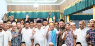 Bersilaturahim dengan Masyarakat Pontianak Barat, Sutarmidji: Midji Norsan masih Unggul Calon Gubernur Kalimantan Barat nomor 3, Sutarmidji bersilaturahim dan berbuka puasa bersama dengan masyarakat Pontianak Barat di kediamannya, Rabu (13/6/28).