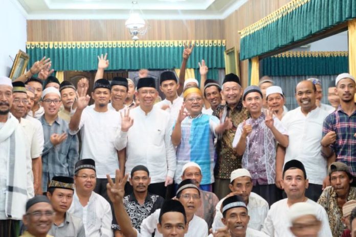 Calon Gubernur Kalimantan Barat nomor 3, Sutarmidji bersilaturahim dan berbuka puasa bersama dengan masyarakat Pontianak Barat di kediamannya, Rabu (13/6/28).