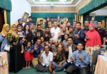 Sutarmidji: Tugas Relawan Mengawal TPS Bertemu dengan relawan di hari kemenangan Idul Fitri 1439 H, Calon Gubernur Kalbar nomor 3, Sutarmidji berpesan agar relawan tetap solid dan bisa mengawal TPS.