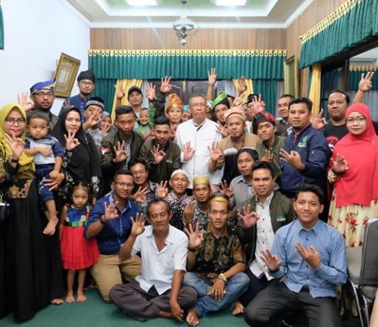 Sutarmidji: Tugas Relawan Mengawal TPS Bertemu dengan relawan di hari kemenangan Idul Fitri 1439 H, Calon Gubernur Kalbar nomor 3, Sutarmidji berpesan agar relawan tetap solid dan bisa mengawal TPS.