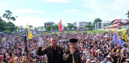 Dihadapan Puluhan Ribu Massa, Sutarmidji: Saya Kukuhkan Sebagai Relawan Midji Norsan Pasangan Calon Gubernur dan Wakil Gubernur Kalbar nomor 3, Sutarmidji - Ria Norsan menghadiri kampanye akbar bertempat di lapangan Gabsis, Kabupaten Sambas, Rabu (20/6/18).