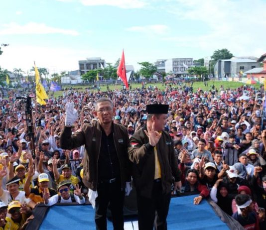 Survei LSI : Sutarmidji-Ria Norsan Unggul Pasangan Calon Gubernur dan Wakil Gubernur Kalbar nomor 3, Sutarmidji - Ria Norsan menghadiri kampanye akbar bertempat di lapangan Gabsis, Kabupaten Sambas, Rabu (20/6/18).
