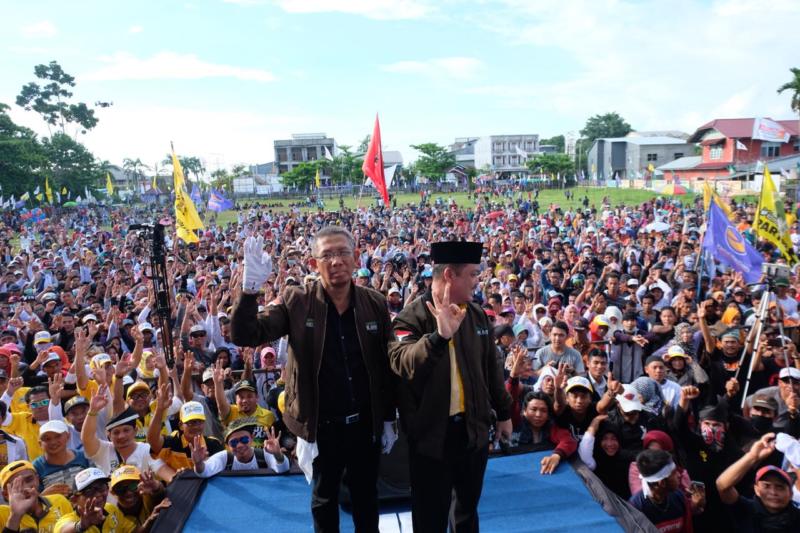 Pasangan Calon Gubernur dan Wakil Gubernur Kalbar nomor 3, Sutarmidji - Ria Norsan menghadiri kampanye akbar bertempat di lapangan Gabsis, Kabupaten Sambas, Rabu (20/6/18).