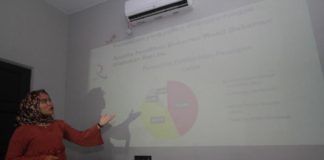 LROP : 83 Persen Warga Kalbar Setuju Gubernurnya Perempuan Lembaga Riset dan Opini Publik (LROP) menyampaikan sebanyak 83 persen warga Galbar setuju kepada pemimpin Perempuan untuk menjadi pemimpin lima tahun ke depan.