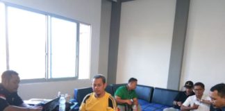 Tim YAS Laporkan Temuan DPT Ganda ke Panwaslu Tim YAS Saat Melaporkan DPT Ganda ke Panwaslu--ist