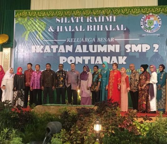 Mulai dari Sekolah Favorit Hingga Sosialisasi Narkoba HALAL BIHALAL. IKA SMPN 2 Pontianak saat melaksanakan halal bihalal di Rumah Adat Melayu Pontianak-Gusnadi