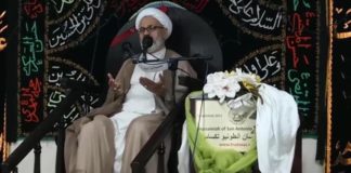 Menjadi Aneh di Hussainiah IMAM. Sang imam yang memimpin salat berjamaah di masjid Syiah di San Antonio, Texas.