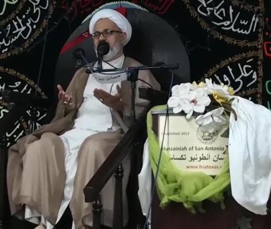 Menjadi Aneh di Hussainiah IMAM. Sang imam yang memimpin salat berjamaah di masjid Syiah di San Antonio, Texas.