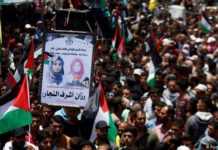 Selamat Jalan Razan al-Najjar ANTAR KORBAN KEBIADABAN ISRAEL. Pemakaman Razan al-Najjar. dw.com