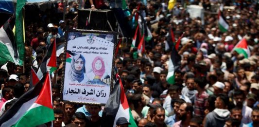 Selamat Jalan Razan al-Najjar ANTAR KORBAN KEBIADABAN ISRAEL. Pemakaman Razan al-Najjar. dw.com