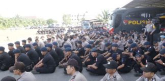 Pengamanan Pilkada, Polda Terjunkan 1.104 Personel APEL PERGESERAN. Personel Polda Kalbar mengikuti Gelar Apel Pergeseran Pasukan Pengamanan Pilkada Serentak 2018 di lapangan Mapolda Kalbar, Jumat (22/6). Humas Polda Kalbar for RK