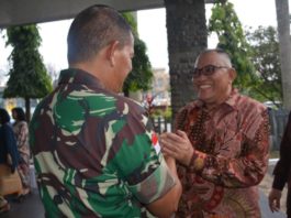 SILATURAHMI. Bupati Kubu Raya, H Rusman Ali menghadiri silaturahmi Idul Fitri 1439 Hijriah ke rumah Pj Gubernur Kalbar, Dodi Riyadmadji serta ke kediaman Kapolda Kalbar, Irjen Pol Didi Haryono dan Pangdam XII/Tanjungpura Mayjen TNI Achmad Supriyadi. Humas for Rakyat Kalbar