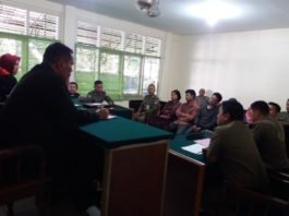 Dua Kali Terjaring, SN dan AU Dinasehati Segera Menikah SIDANG. Para penghuni kos yang terjaring razia menjalani proses sidang tipiring di PN Pontianak, Kamis (12/7)—siang--Andi Ridwansyah