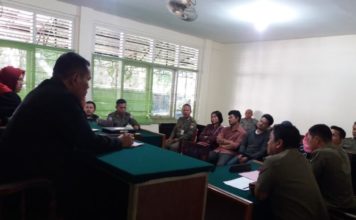 Dua Kali Terjaring, SN dan AU Dinasehati Segera Menikah SIDANG. Para penghuni kos yang terjaring razia menjalani proses sidang tipiring di PN Pontianak, Kamis (12/7)—siang--Andi Ridwansyah