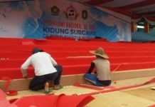 Pesparawi, Hotel Terisi 100 Persen PERSIAPAN PESPARAWI. Pekerja melakukan pemasangan karpet merah di Stadion Sultan Syarif Abdurrahman, Kamis siang (27/7). Andi Ridwansyah-RK
