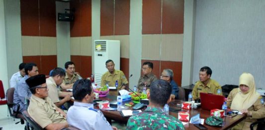Persiapan Imunisasi Measles Rubella Audiensi. Pj Sekda Kubu Raya, H Odang Prasetyo memimpin audiensi dan advokasi tim kampanye imunisasi MR Dinas Kesehatan Kubu Raya, Senin (23/7). Humas for Rakyat Kalbar