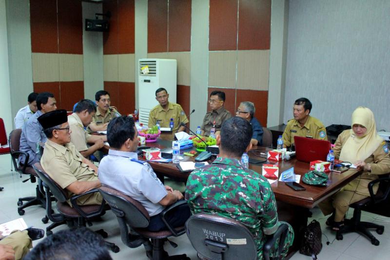 Audiensi. Pj Sekda Kubu Raya, H Odang Prasetyo memimpin audiensi dan advokasi tim kampanye imunisasi MR Dinas Kesehatan Kubu Raya, Senin (23/7). Humas for Rakyat Kalbar