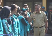 52 Atlet Sanggau Siap Bertarung di Popda Kalbar Bupati melepas atlet sanggau yang akan bertarung di Popda tingkat Kalbar di Pontianak, Senin (16/7)—Humas Sanggau