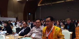 Nasir Terima Sertifikat UNESCO CAGAR BIOSFER. AM Nasir membacakan pernyataan sebagai penerima sertifikat cagar biosfer dari Man and Biosphere UNESCO pada Sidang ICC-MAB UNESCO Ke 30 di Palembang, Rabu (25/7). BBTNBKDS for RK