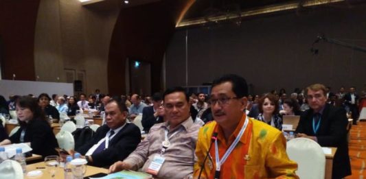 Nasir Terima Sertifikat UNESCO CAGAR BIOSFER. AM Nasir membacakan pernyataan sebagai penerima sertifikat cagar biosfer dari Man and Biosphere UNESCO pada Sidang ICC-MAB UNESCO Ke 30 di Palembang, Rabu (25/7). BBTNBKDS for RK