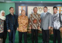 Jajaki Kerja Sama Bidang Kesehatan DIABADIKAN. Rombongan Normah Medical Specialist Center Serawak berfoto bersama Sutarmidji di Kantor Wali Kota Pontianak, Jumat (6/7). Humas Pemkot for RK