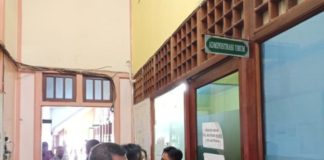 Kewalahan Layani Bakal Caleg DIPADATI PEMOHON. Pemohon surat keterangan kesehatan jiwa antre di loket pendaftaran RSJ Sungai Bangkong, Jalan Alianyang, Pontianak, Jumat, (6/7). Andi Ridwansyah-RK