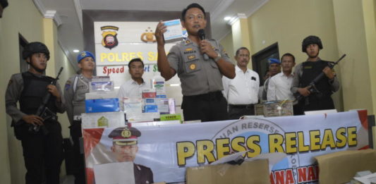Begini Modus Pelaku Selundupkan Narkoba ke Rutan Sanggau Kapolres Sanggau, AKBP Imam Riyadi menggelar press release pengungkapan beberapa kasus, termasuk kasus narkoba di Lapas, Senin (23/7) di Mapolres Sanggau—Kiram Akbar