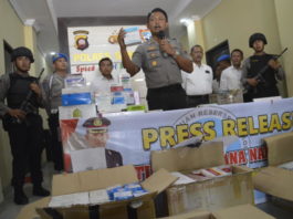 Dalam Sepekan, Polres Sanggau Ungkap Lima Kasus PRESS RELEASE. Kapolres Sanggau, AKBP Imam Riyadi menggelar press release pengungkapan beberapa kasus di Mapolres Sanggau, Senin (23/7) —Kiram Akbar