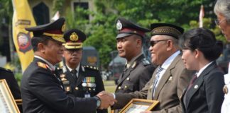 Bupati Kubu Raya Terima Penghargaan Kapolda Kalbar