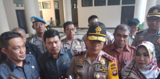 Komisi I Verifikasi Pemberitaan Kerja Sama Polisi dan Polisi Tiongkok Penjelasan Kapolda. Kapolda Kalbar, Irjen Pol Didi Haryono memberikan penjelasan usai menghadiri rapat bersama Komisi I DPRD Provinsi Kalbar di Gedung Parlemen Kalbar, Senin (16/7). Zainudin/RK.