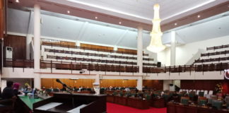 Hanya Dihadiri 13 Anggota, Paripurna Terpaksa Ditunda Tak Kuorum. Paripurna dengan agenda penyampaian penjelasan DPRD Provinsi Kalbar terhadap Raperda Prakarsa DPRD Provinsi Kalbar tentang Perlindungan dan Pemberdayaan Nelayan di Kalbar di Balairungsari, Gedung Parlemen Kalbar terpaksa ditunda karena tidak kuorum, Rabu (4/6). Zainudin/RK.