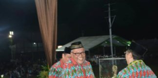 Bonus Naik Haji Jika Dapat Mempertahankan Juara Umum Piala Bergilir. Bupati Kubu Raya, H Rusman Ali menyerahkan piala bergilir kepada Pj Gubernur Kalbar, Dodi Riyadmadji pada pembukaan MTQ Tingkat Provinsi Kalbar ke-XXVII di Stadion Opu Daeng Menambon Mempawah, Minggu (1/7) malam. Humas for Rakyat Kalbar