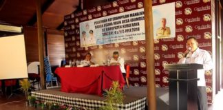 Satu Desa Wajib Satu Produk Unggulan Sambutan. Wakil Bupati Kubu Raya, Hermanus memberikan sambutan dalam kegiatan pelatihan manajemen BUMDes di Kubu Raya, Rabu (4/7). Syamsul Arifin/RK.