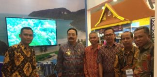 Investasi Diharapkan Masuk di Kayong Utara Rakernas. Pj Bupati Kayong Utara, H Syarif Yusniarsyah menghadiri Rakernas APKASI XI di Jakarta, Jumat (6/7). Humas for Rakyat Kalbar