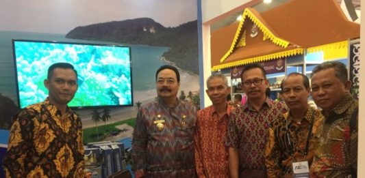 Investasi Diharapkan Masuk di Kayong Utara Rakernas. Pj Bupati Kayong Utara, H Syarif Yusniarsyah menghadiri Rakernas APKASI XI di Jakarta, Jumat (6/7). Humas for Rakyat Kalbar