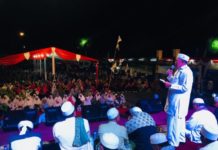 Dzikir Akbar Bersama Ribuan Masyarakat Sambutan. Bupati Kubu Raya, H Rusman Ali memberikan sambutan dalam acara Dzikir Akbar di halaman Kantor Bupati Kubu Raya, Minggu (8/7) malam. Syamsul Arifin/RK.